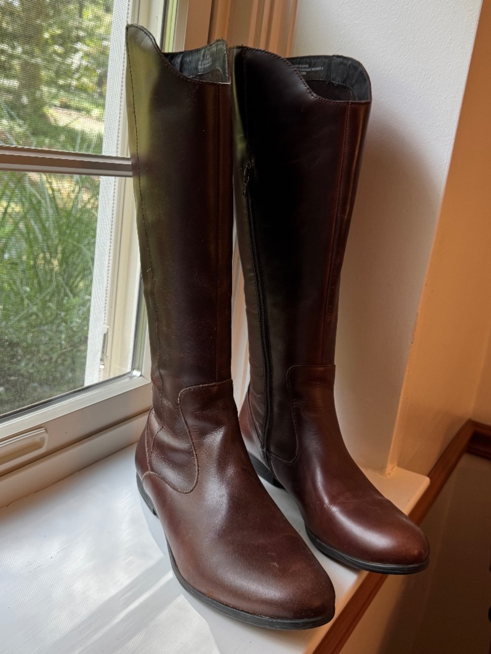 Tall brown leather Born boots, size 9